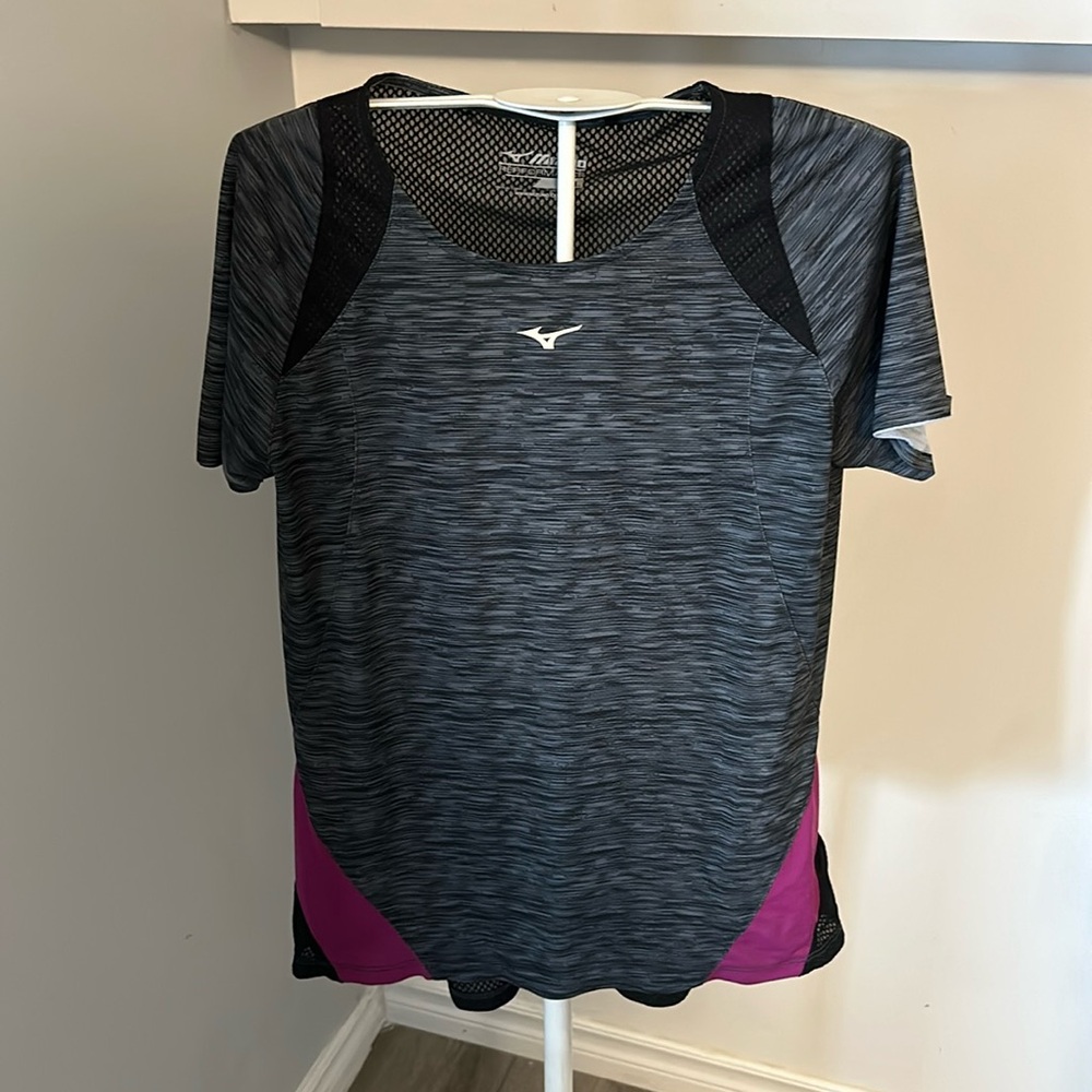 Mizuno performance size L women’s athletic tshirt
